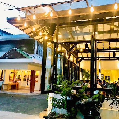 Belaya Hotel Jepara Esterno foto