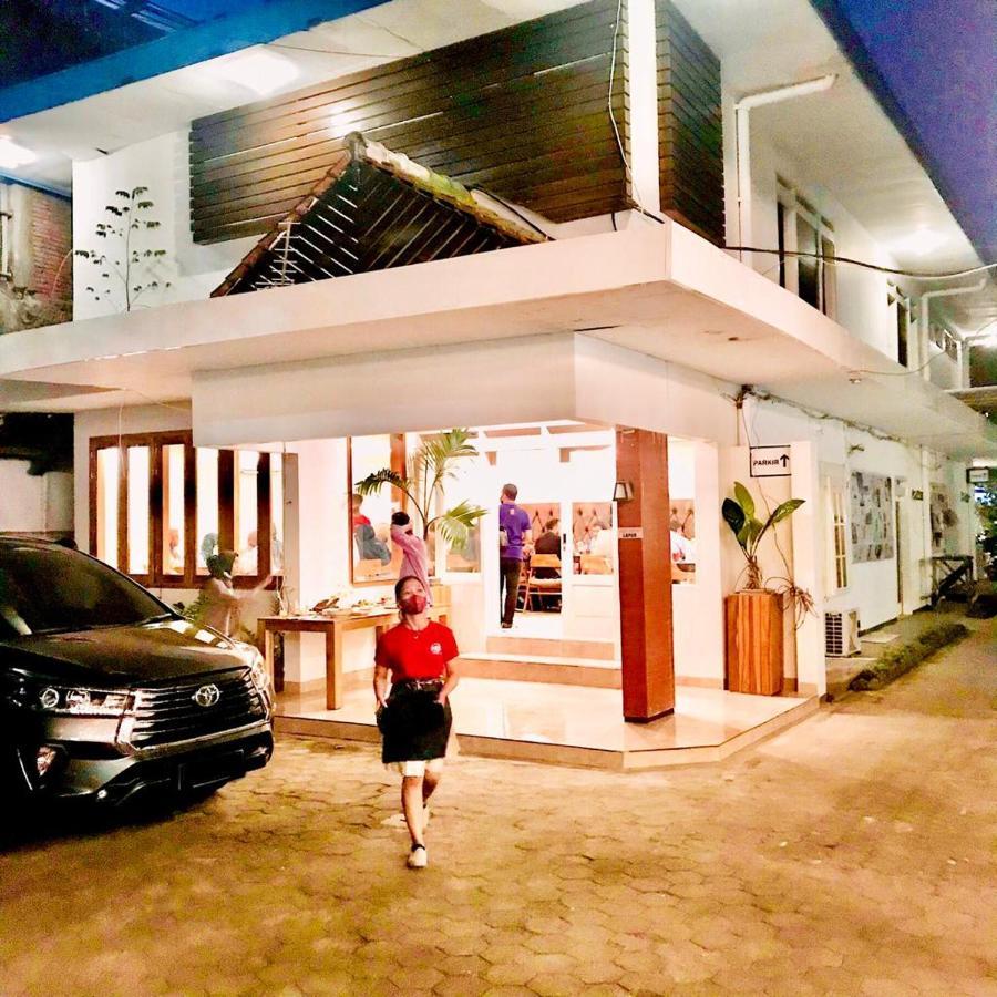 Belaya Hotel Jepara Esterno foto