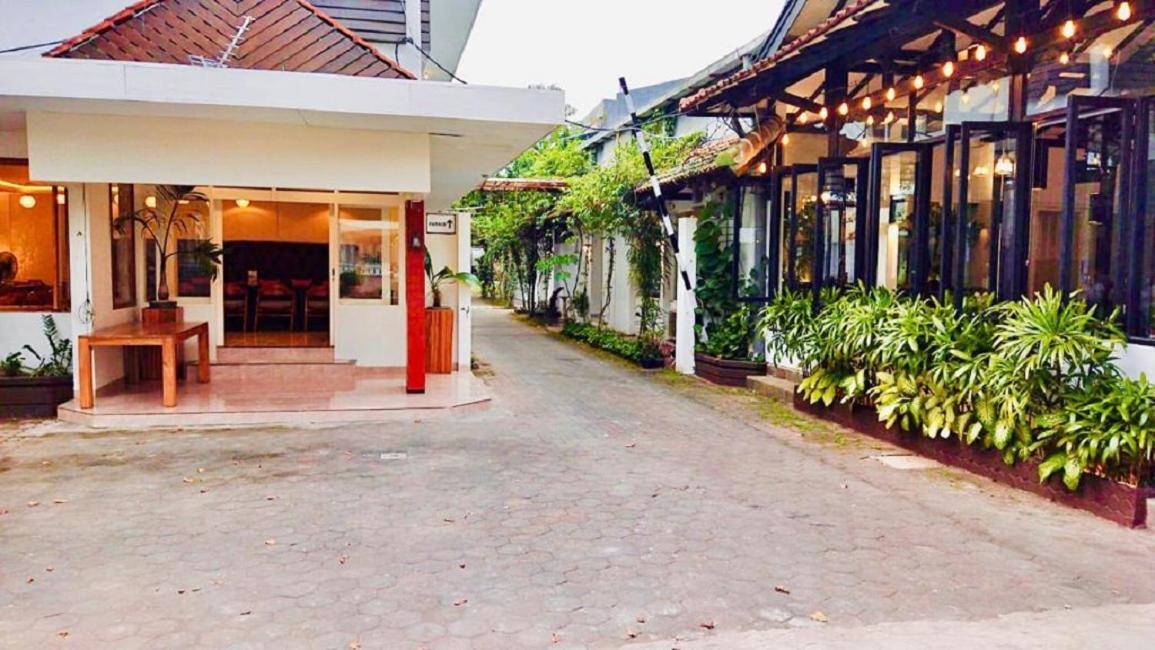 Belaya Hotel Jepara Esterno foto
